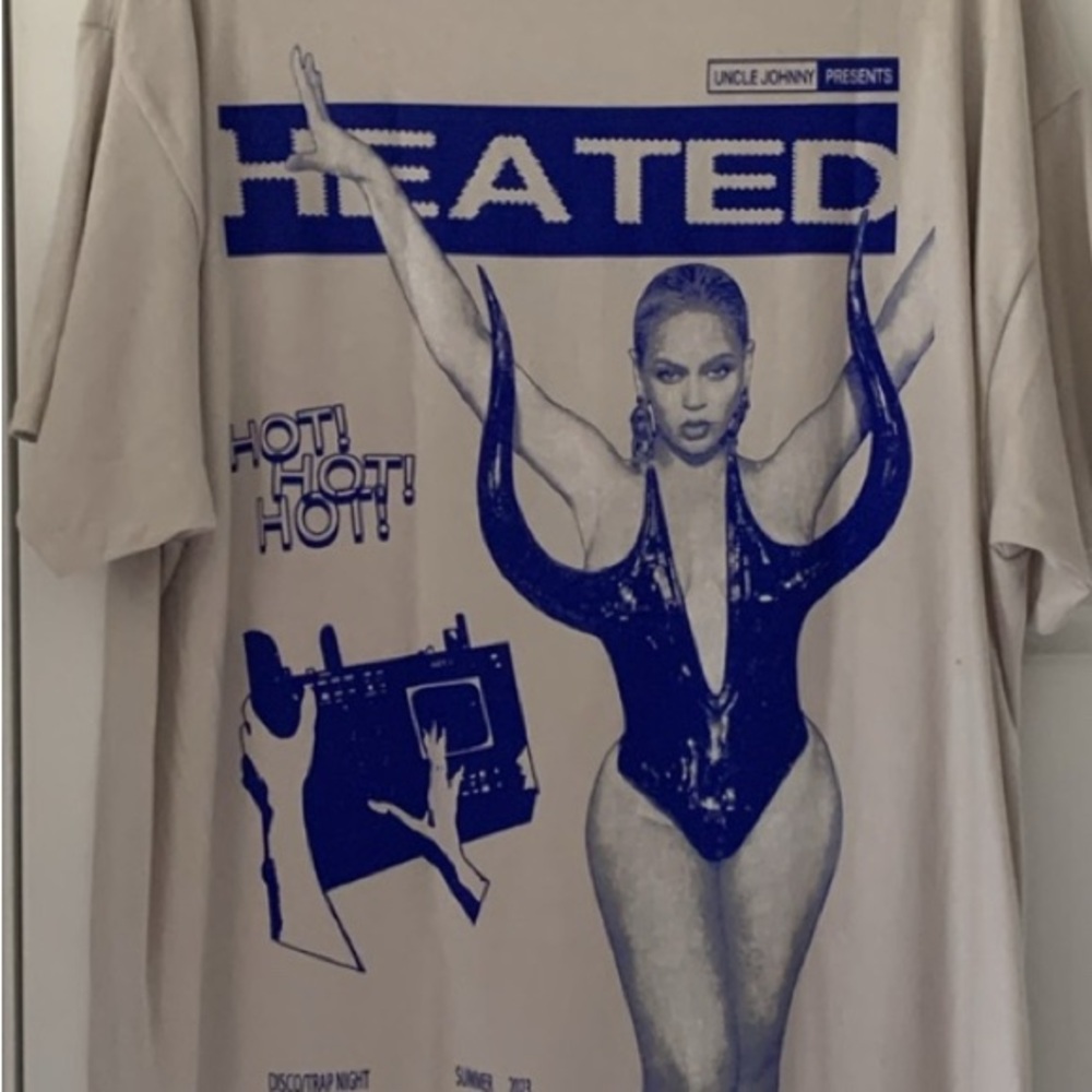 Tour Merch Heated T-shirts 2023 - Picture 4 of 5